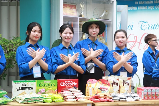 Màu áo xanh tình nguyện 'tiếp sức mùa thi'