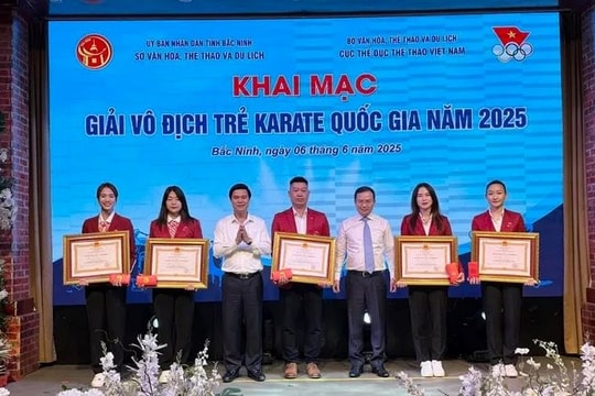 4 nữ tuyển thủ karate được tặng Huân chương Lao động hạng Nhì