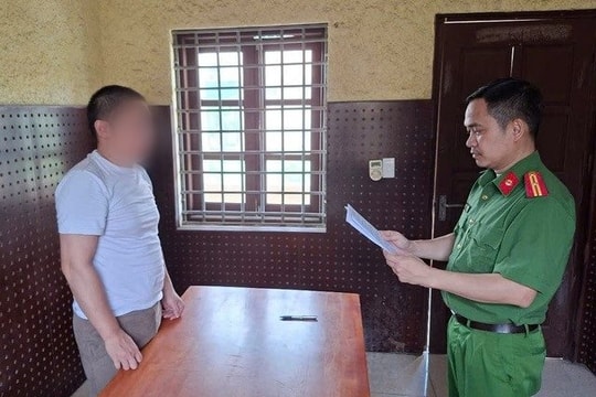 Bắt đối tượng tàng trữ, sử dụng vũ khí quân dụng