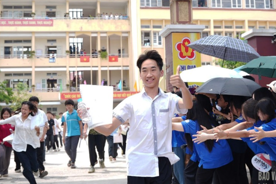 Kỳ thi tuyển sinh vào lớp 10: Môn Ngữ văn diễn ra an toàn, nghiêm túc