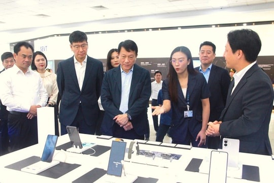 Bộ trưởng Bộ Công an Lương Tam Quang thăm và làm việc tại Samsung Thái Nguyên