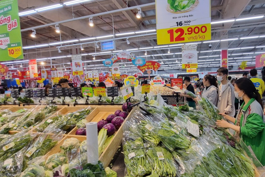 Tiêu dùng và du lịch bứt tốc, doanh thu bán lẻ tháng 5 tăng mạnh