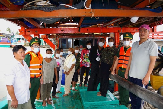 Kịp thời cứu vớt các thuyền viên người nước ngoài trôi dạt trên biển