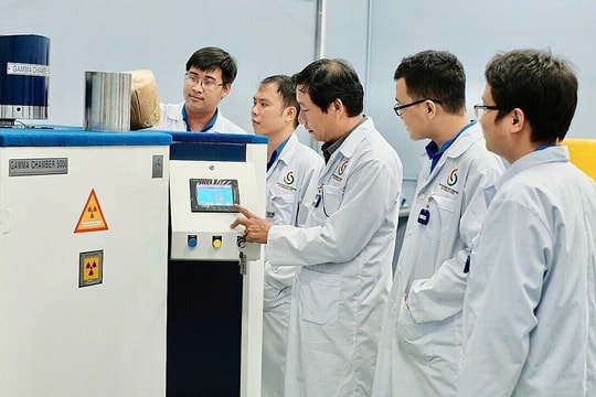 Đề xuất thu hút chuyên gia vào khu vực công thông qua hợp đồng lao động có thời hạn