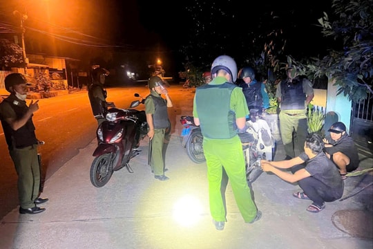 Bắt giữ hai đối tượng trộm cáp điện trong đêm