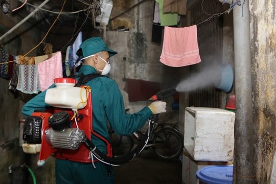 Hà Nội: Số ca mắc Covid-19 và sốt xuất huyết đã giảm