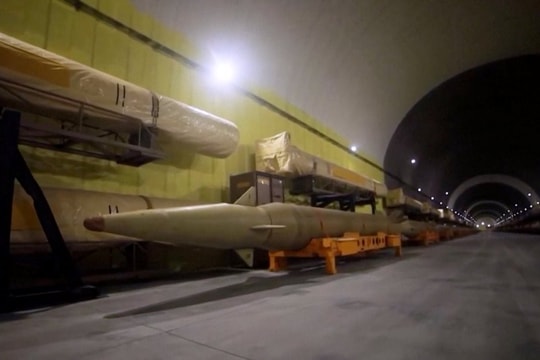 Iran chôn cơ sở hạt nhân sâu 800m, Mỹ không kích cũng bất lực