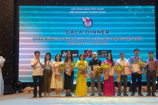 Trao giải Cuộc thi ảnh 'Nét đẹp Người làm báo xứ Thanh'