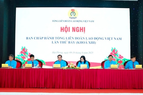 Đồng chí Đỗ Văn Chiến dự Hội nghị Ban chấp hành Tổng LĐLĐ Việt Nam