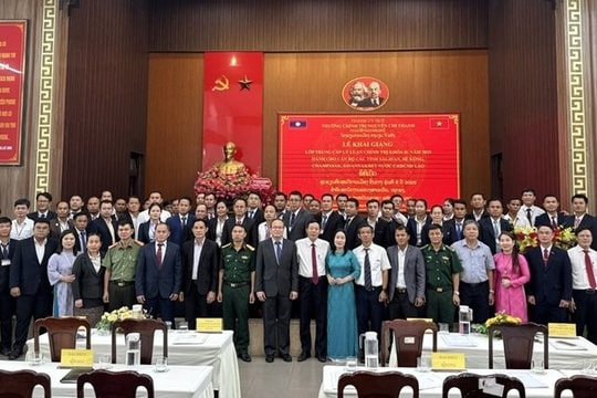 Khai giảng lớp trung cấp lý luận chính trị cho 50 cán bộ nước bạn Lào