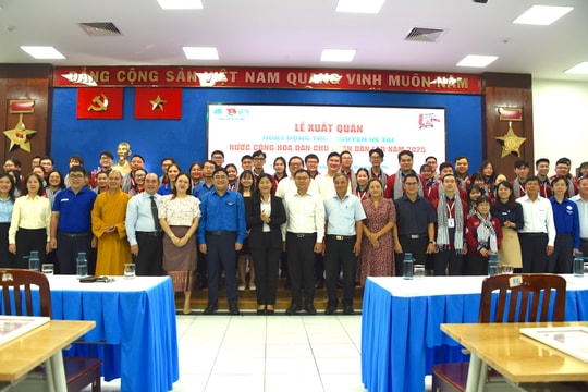 Hơn 100 chiến sĩ sang Lào làm tình nguyện