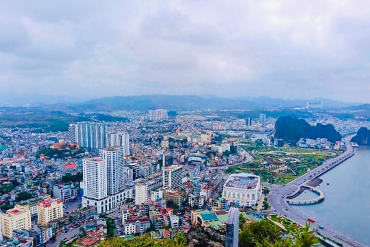 806 cán bộ, công chức cấp xã ở Quảng Ninh xin nghỉ việc