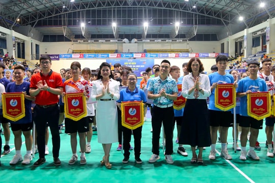 Gần 200 vận động viên từ 24 tỉnh, thành tham gia Giải vô địch cầu lông trẻ quốc gia