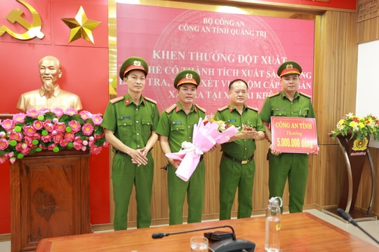 Khen thưởng nóng Công an xã phá nhanh vụ trộm 5 cây vàng