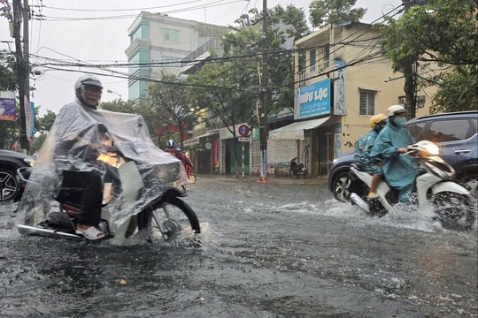 Đà Nẵng khẩn trương triển khai giải pháp chống ngập, ứng phó bão số 1