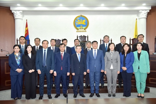 Đoàn đại biểu cấp cao Tòa án nhân dân tối cao Việt Nam thăm và làm việc tại Mông Cổ