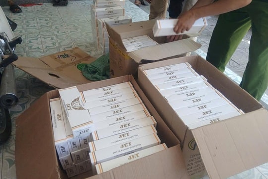 Khởi tố hai đối tượng buôn bán hàng cấm