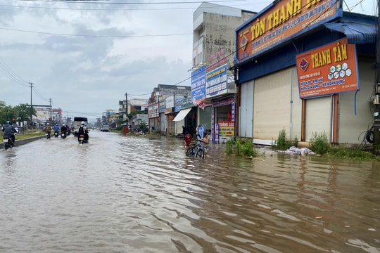 Cảnh báo ngập úng và sạt lở do mưa lớn tại Huế