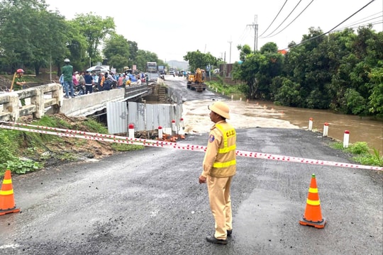 Mưa lớn, nhiều địa phương ở Gia Lai bị ngập, quốc lộ 25 bị chia cắt