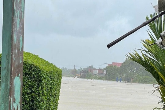 Mực nước sông lên nhanh trong đêm, điều tiết hồ Tả Trạch, cảnh báo lũ