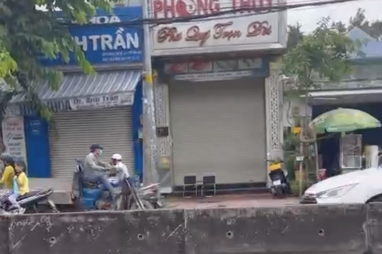 Phạt xe ba gác chạy ngược chiều trên đường TP.HCM