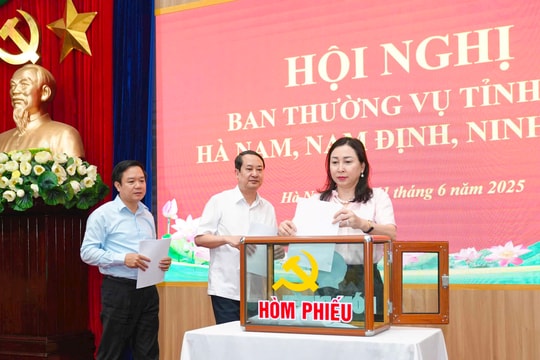 Thống nhất phương án nhân sự, góp ý Đề án thành lập Đảng bộ tỉnh Ninh Bình mới