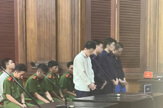 Mang dao đến chém người chỉ vì tiếng nẹt pô xe trên đường