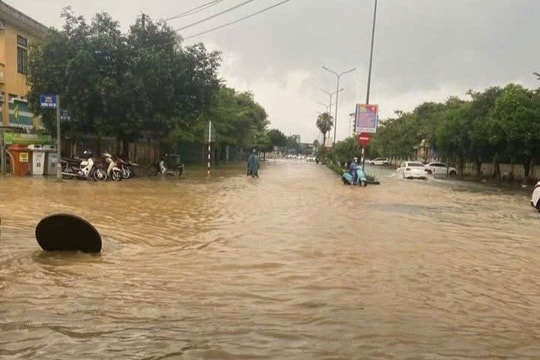 Thành phố Huế đón nhận lượng mưa rất lớn vào mùa hè