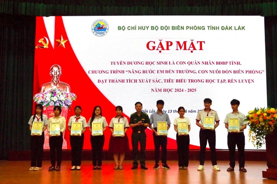 Bộ đội Biên phòng Đắk Lắk tuyên dương học sinh tiêu biểu năm học 2024–2025