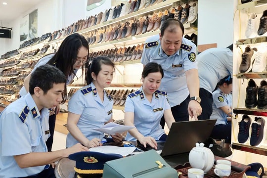 Tăng “sức đề kháng” cho lực lượng trong cuộc chiến chống buôn lậu, hàng giả