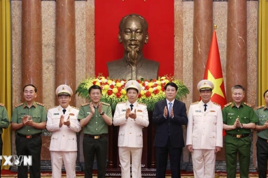 Trao quyết định thăng cấp bậc hàm Thượng tướng cho lãnh đạo Bộ Công an