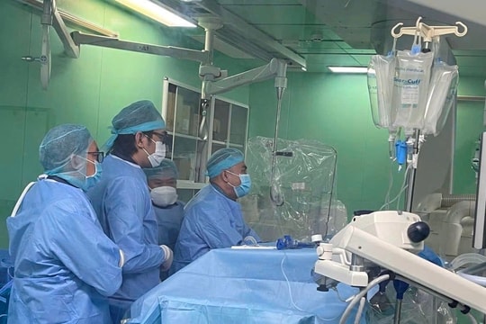 Cứu sống bệnh nhân xuất huyết tử cung kèm thuyên tắc phổi