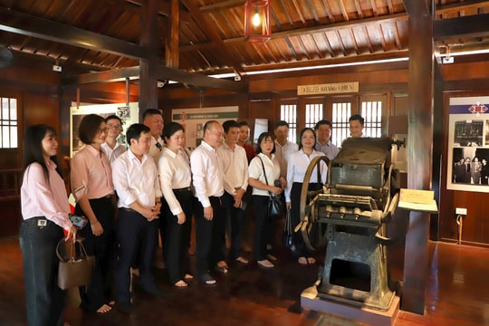 Sinh hoạt chuyên đề kỷ niệm 100 năm Ngày Báo chí Cách mạng Việt Nam