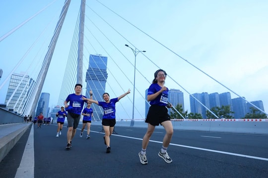 Giải đi bộ - chạy bộ có 1.000 người làm báo tham gia xác lập kỷ lục