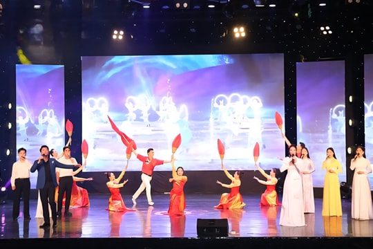 Chương trình nghệ thuật “Bút sắc lòng trong”