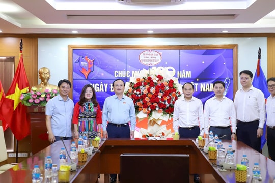 Phó Chánh án Nguyễn Quốc Đoàn chúc mừng cơ quan báo chí Trung ương