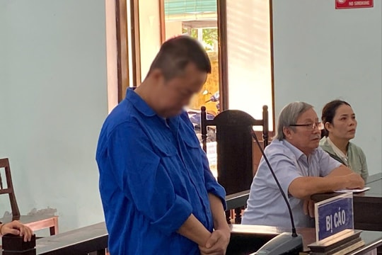 Thu tiền bán bê tông cho công ty, rồi giữ lại tiêu xài cá nhân