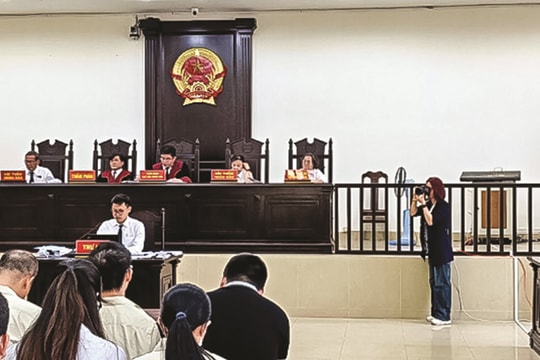 Phóng viên pháp đình: Viết bằng bản lĩnh, cảm bằng trái tim