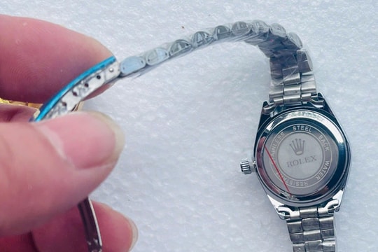 Thu giữ 450 chiếc đồng hồ giả nhãn hiệu Rolex