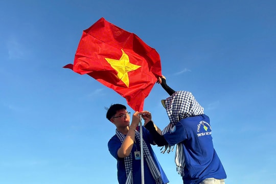 Áo xanh tình nguyện nơi đảo xa