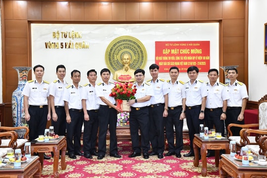 Bộ Tư lệnh Vùng 5 Hải quân gặp mặt cộng tác viên nhân kỷ niệm 100 năm Ngày Báo chí cách mạng