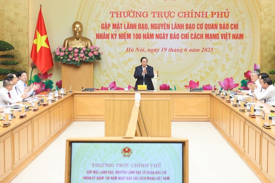Thủ tướng chủ trì cuộc gặp mặt Thường trực Chính phủ với lãnh đạo, nguyên lãnh đạo các cơ quan báo chí