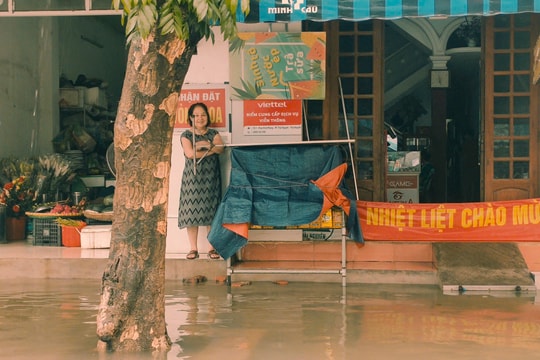 Nhiều tuyến đường thành phố Thái Nguyên ngập sâu