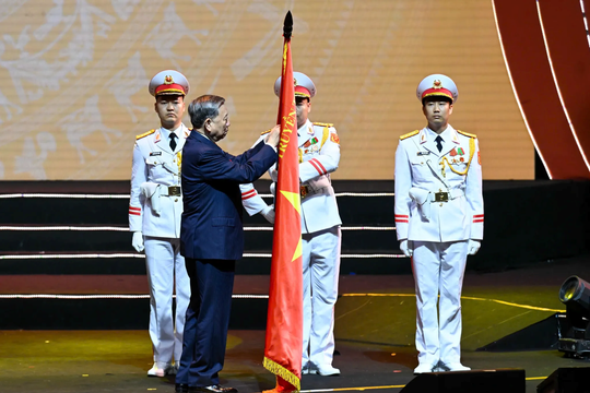 Báo chí Cách mạng Việt Nam đón nhận Huân chương Hồ Chí Minh