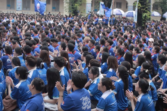 Hàng ngàn sinh viên ra quân tiếp sức mùa thi 2025