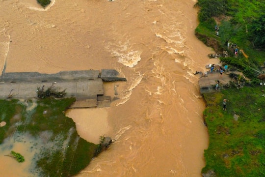 Đập tràn bị lũ cuốn trôi sau mưa lớn tại Thái Nguyên