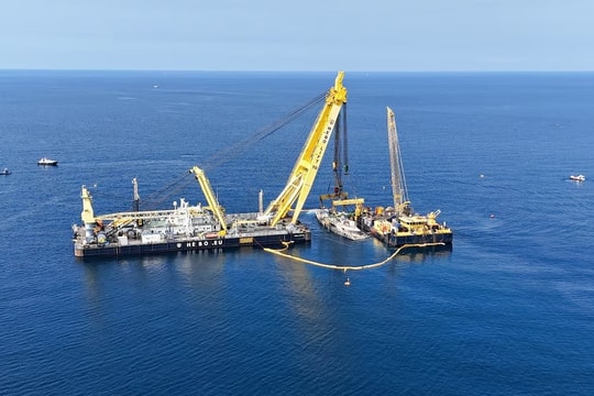 Trục vớt siêu du thuyền bị đắm của tỷ phú Mike Lynch