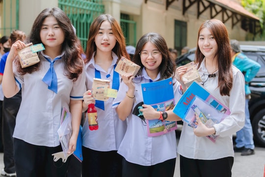 Gần 100.000 sĩ tử TP.HCM sắp làm thủ tục thi tốt nghiệp THPT