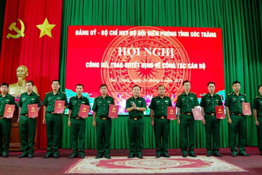 BĐBP tỉnh Sóc Trăng trao quyết định về công tác cán bộ