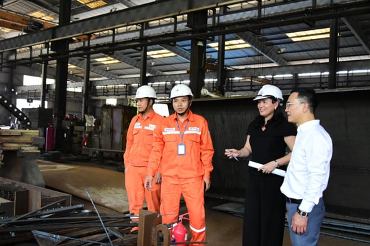 Doanh nghiệp tiết kiệm hàng chục triệu đồng mỗi tháng nhờ điều chỉnh giờ sử dụng điện